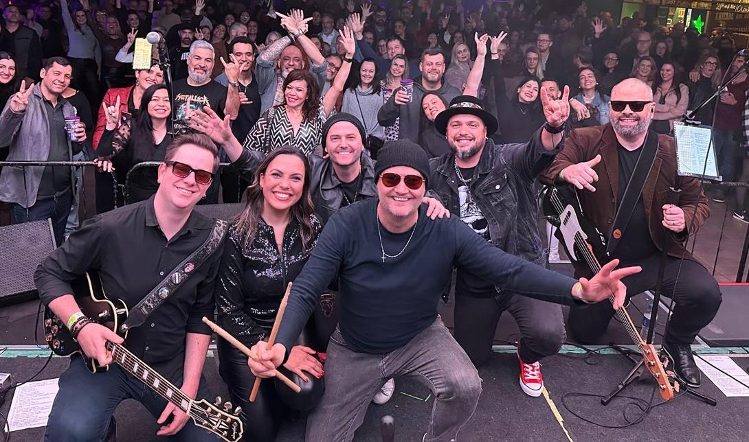 Banda PARADOX reunida no estúdio